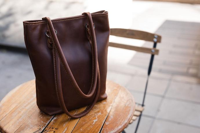 Large Tote with Zip